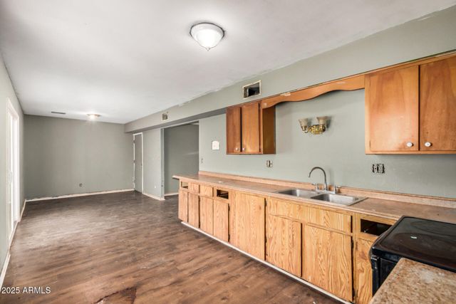 6426 W MULBERRY Drive, Phoenix, AZ 85033