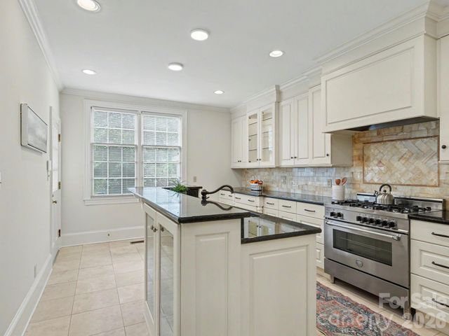 148 Perrin Place, Charlotte, NC 28207