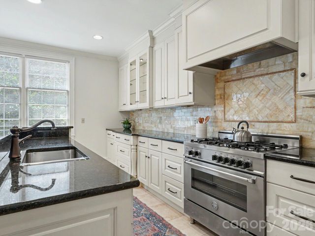 148 Perrin Place, Charlotte, NC 28207