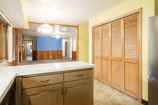 5802 CLARENDON Drive, Rockford, IL 61114