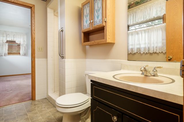 5802 CLARENDON Drive, Rockford, IL 61114