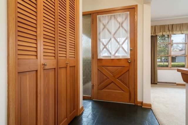 5802 CLARENDON Drive, Rockford, IL 61114