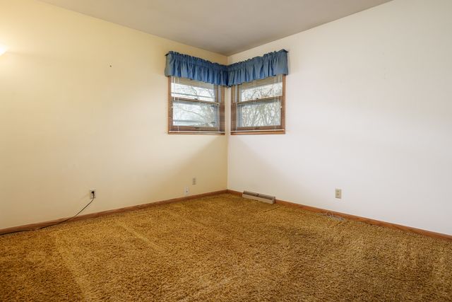 5802 CLARENDON Drive, Rockford, IL 61114