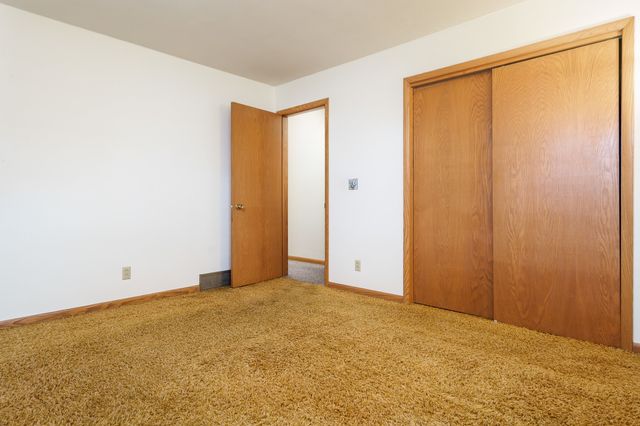 5802 CLARENDON Drive, Rockford, IL 61114