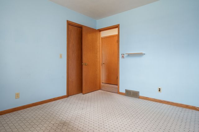 5802 CLARENDON Drive, Rockford, IL 61114