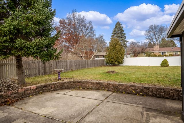 5802 CLARENDON Drive, Rockford, IL 61114