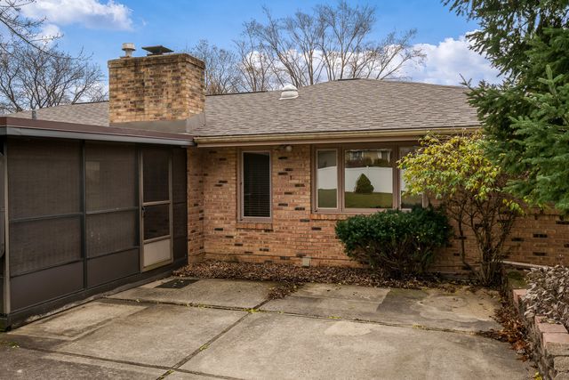 5802 CLARENDON Drive, Rockford, IL 61114