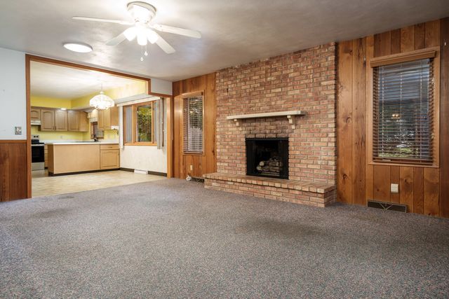 5802 CLARENDON Drive, Rockford, IL 61114