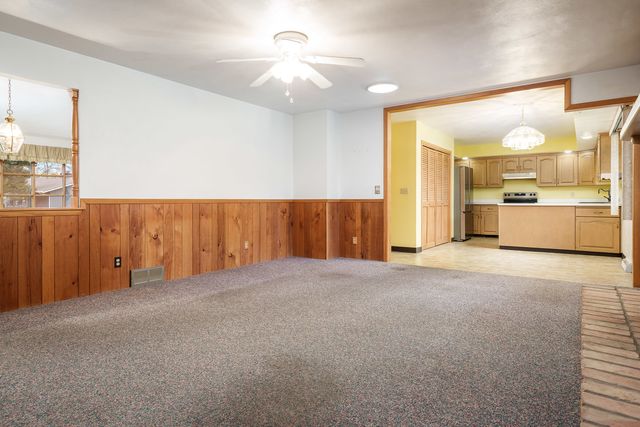 5802 CLARENDON Drive, Rockford, IL 61114