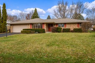 5802 CLARENDON Drive, Rockford, IL 61114