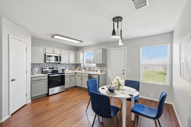9005 Wagon Trail, Aubrey, TX 76227