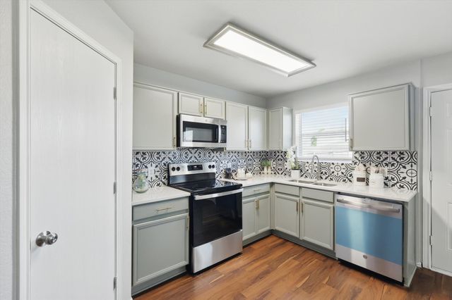 9005 Wagon Trail, Aubrey, TX 76227