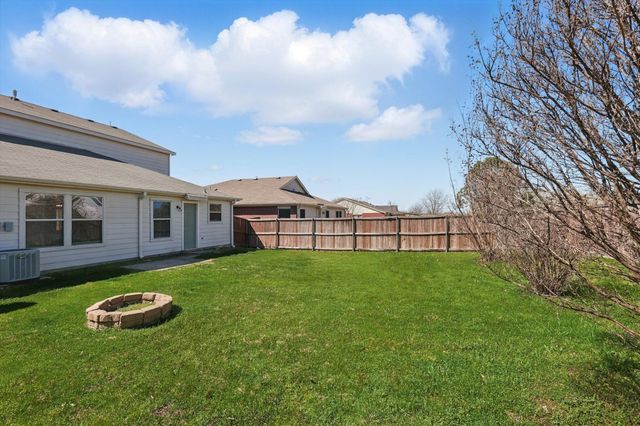 9005 Wagon Trail, Aubrey, TX 76227