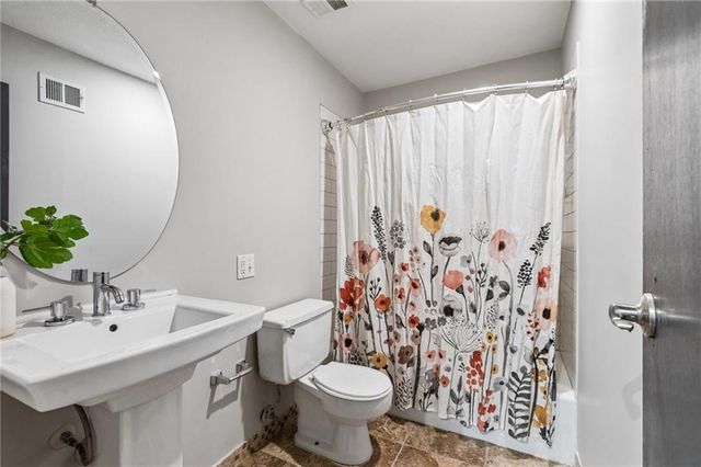 5700 W 97th Street, Overland Park, KS 66207