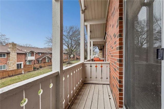 5700 W 97th Street, Overland Park, KS 66207