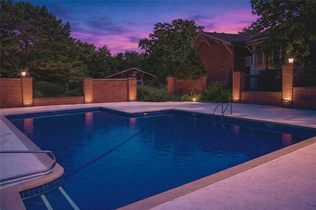 5700 W 97th Street, Overland Park, KS 66207