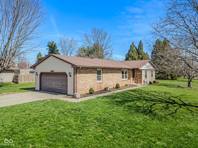 5206 E Homestead Drive, Columbus, IN 47201