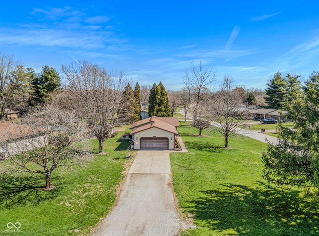 5206 E Homestead Drive, Columbus, IN 47201