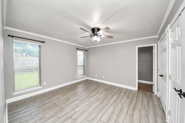 10850 E Idlewood Drive, La Porte, TX 77571