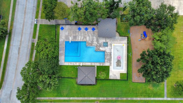 10850 E Idlewood Drive, La Porte, TX 77571