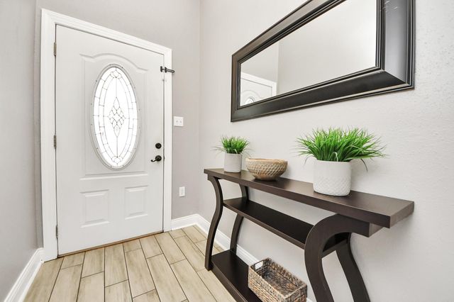 10850 E Idlewood Drive, La Porte, TX 77571