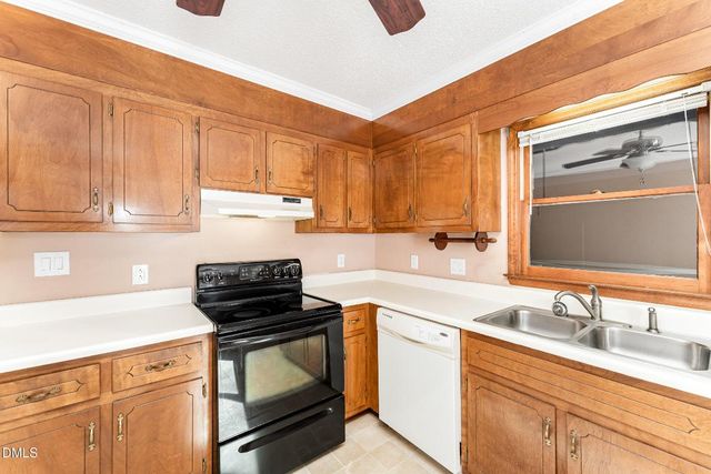 140 Rollingwood Drive, Dunn, NC 28334