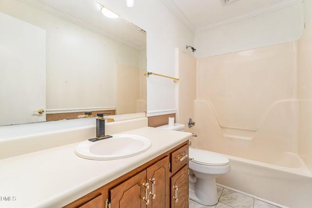 140 Rollingwood Drive, Dunn, NC 28334