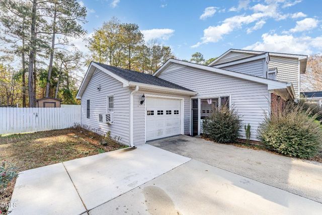 140 Rollingwood Drive, Dunn, NC 28334