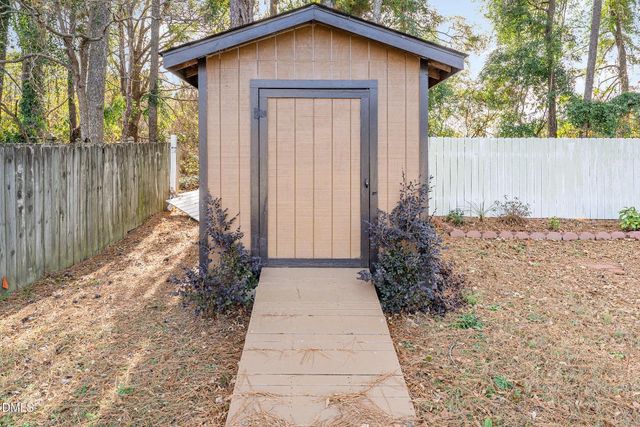 140 Rollingwood Drive, Dunn, NC 28334