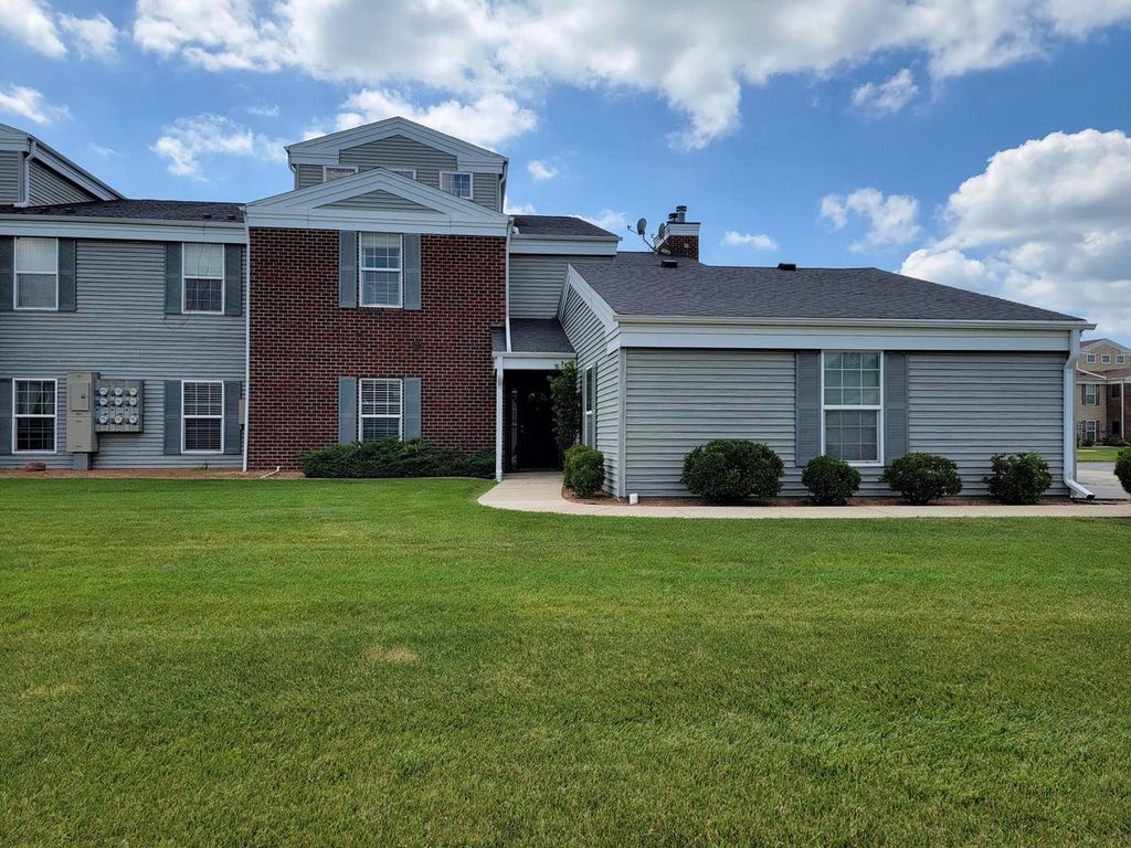 N16W26571 Tall Reeds LANE #B, Pewaukee, WI 53072