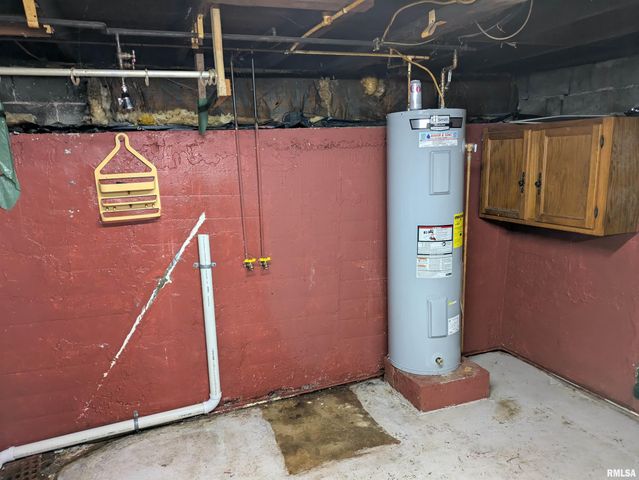 1205 BURGESS Avenue, Johnston City, IL 62951