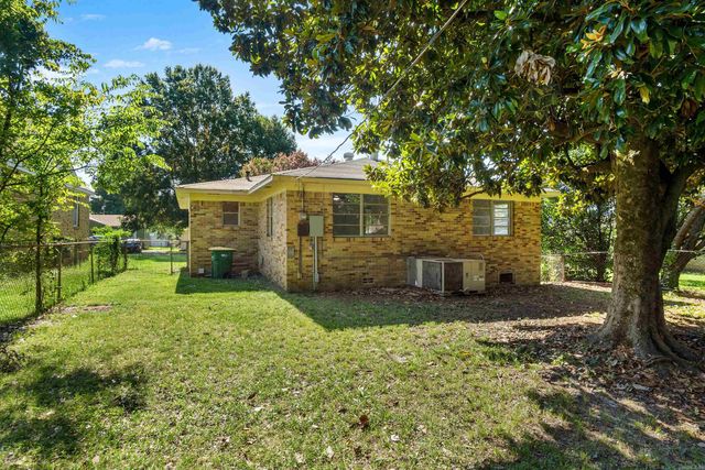 5511 Maple St, North Little Rock, AR 72118