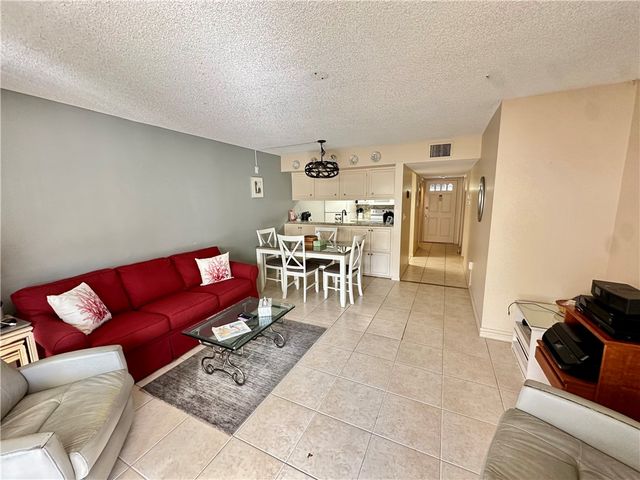 835 18th Street 310, Vero Beach, FL 32960