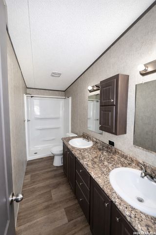 401 ALA BLANCA DR, Lytle, TX 78052