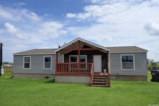 401 ALA BLANCA DR, Lytle, TX 78052