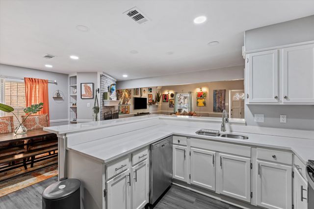 3585 BISHOPS GATE DR, Memphis, TN 38115