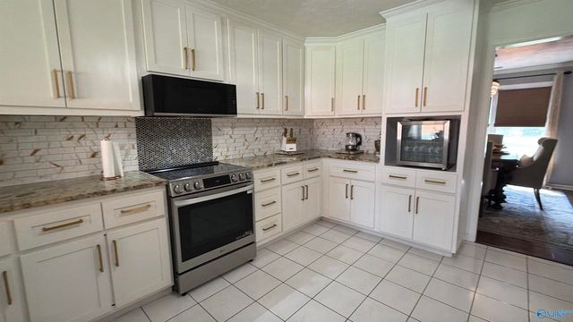 2302 Shelburne Avenue SW, Decatur, AL 35603