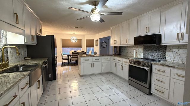 2302 Shelburne Avenue SW, Decatur, AL 35603