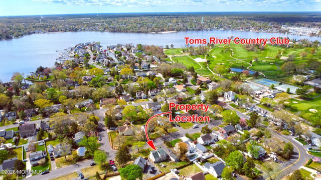 10 Fairway Drive, Toms River, NJ 08753