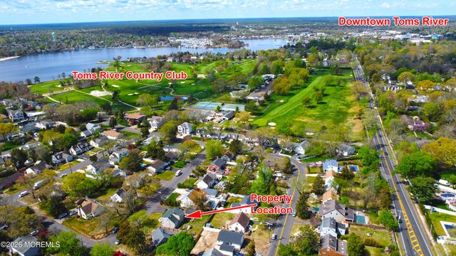 10 Fairway Drive, Toms River, NJ 08753