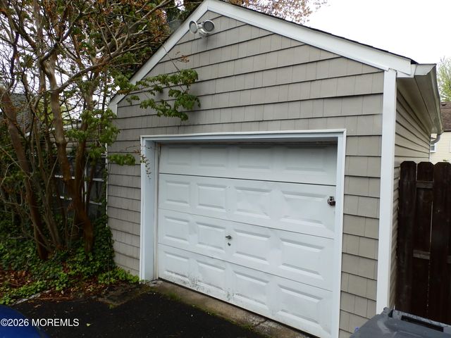 10 Fairway Drive, Toms River, NJ 08753