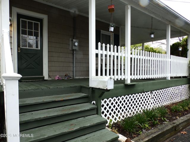 10 Fairway Drive, Toms River, NJ 08753