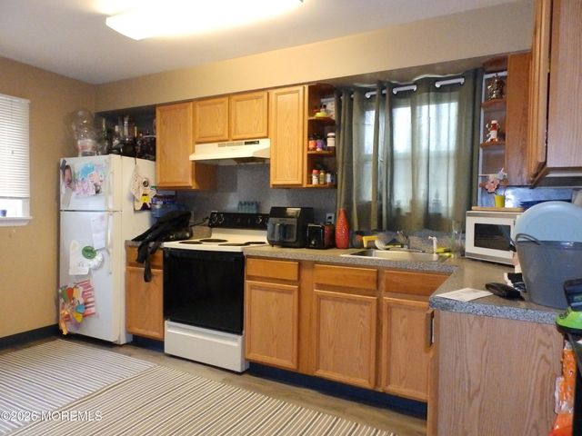 10 Fairway Drive, Toms River, NJ 08753