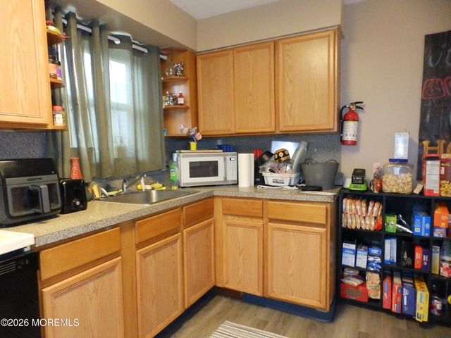 10 Fairway Drive, Toms River, NJ 08753