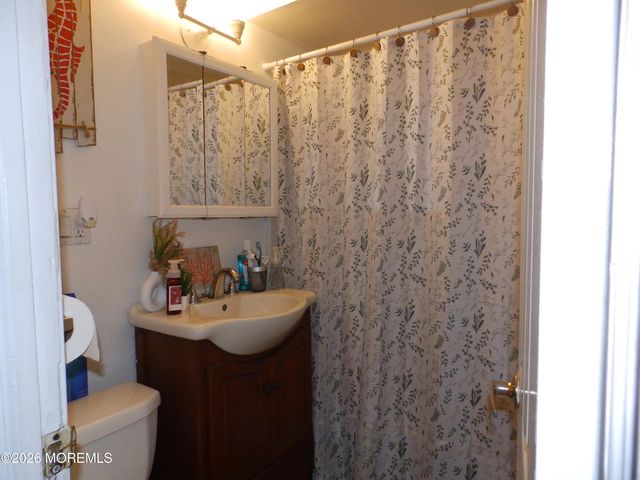 10 Fairway Drive, Toms River, NJ 08753