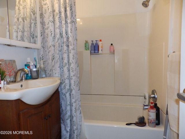 10 Fairway Drive, Toms River, NJ 08753