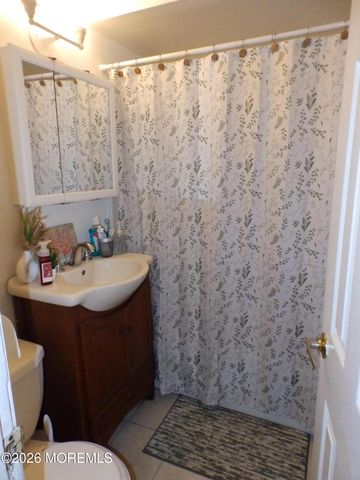 10 Fairway Drive, Toms River, NJ 08753