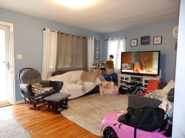 10 Fairway Drive, Toms River, NJ 08753
