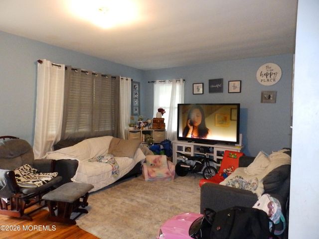 10 Fairway Drive, Toms River, NJ 08753