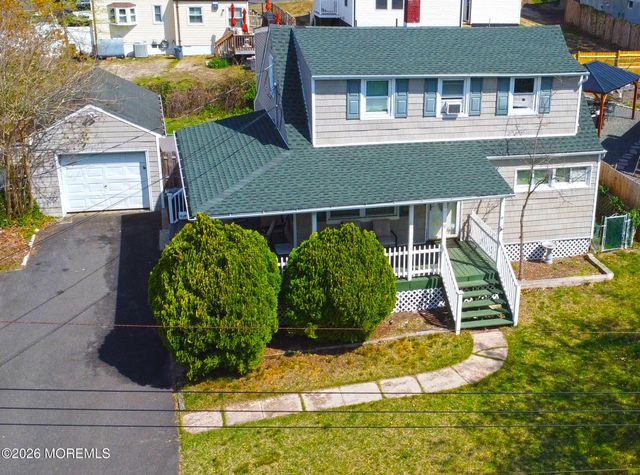 10 Fairway Drive, Toms River, NJ 08753